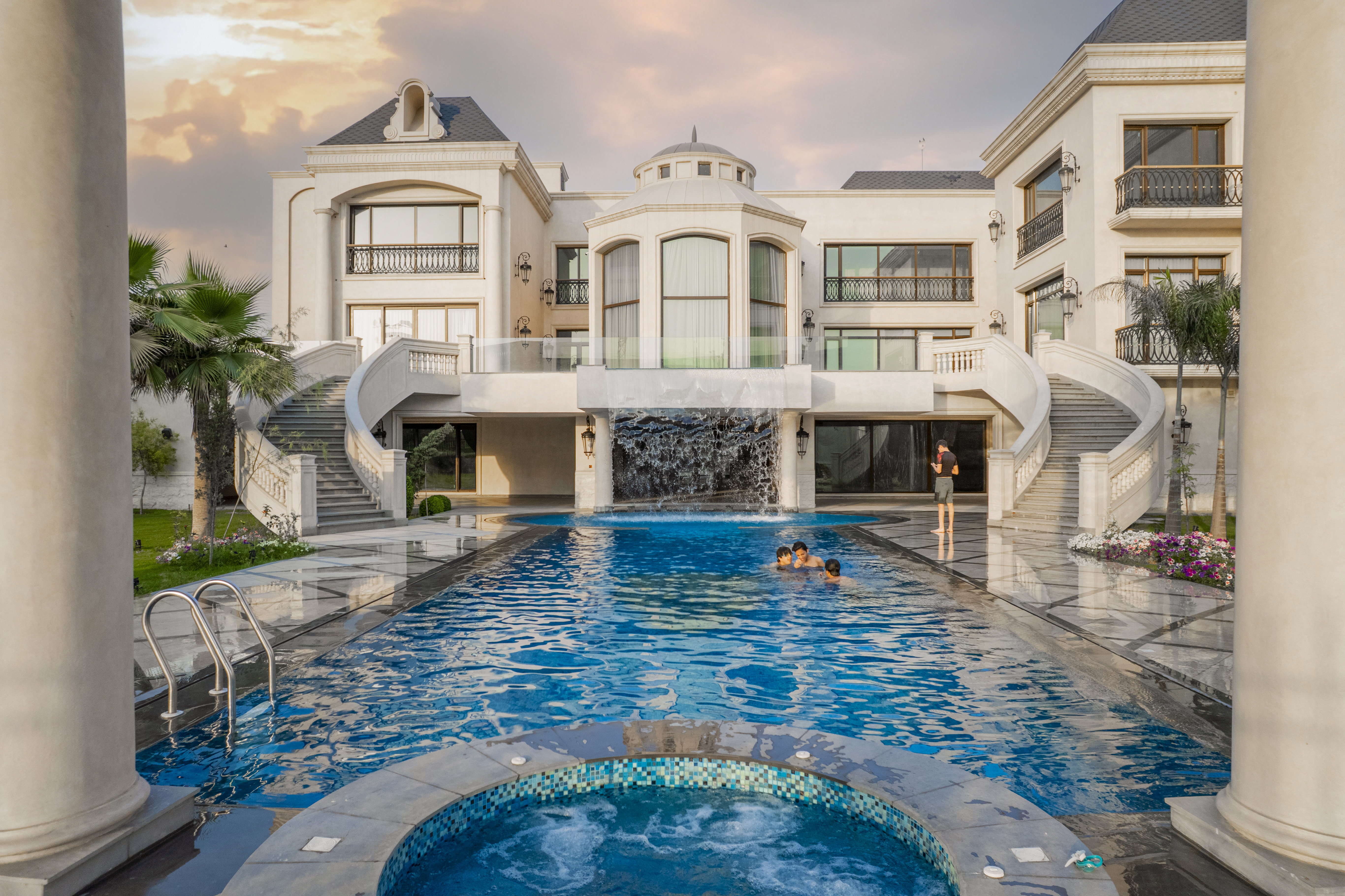 Ok Pool and Spa Night Pool Complex - view 1